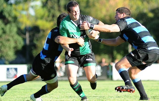 Se manda. La marca universitaria no puede detener la carrera de Mateo Escalante. El apertura tuvo un ciento por ciento de efectividad en los envíos a los palos.
