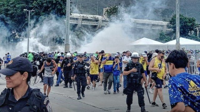 Incidentes en la entrada de los hinchas de Boca