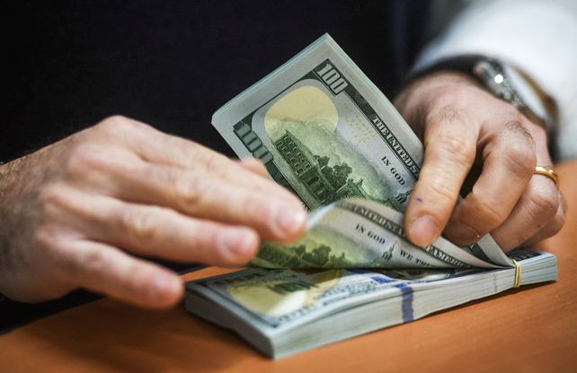 El dólar blue se mantiene está cada vez más cerca de los $1.100 en la city rosarina