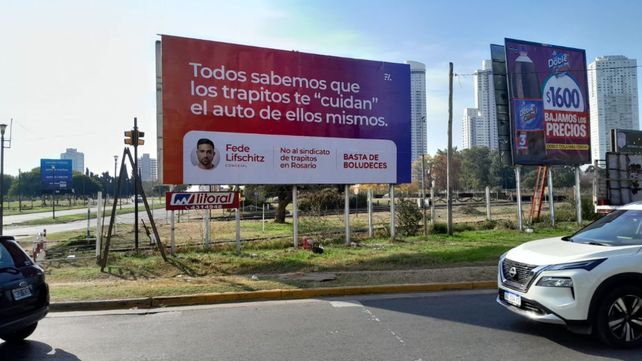 La actividad de los cuidacoches sigue en el ojo de la tormenta. Mientras en algunas localidades se legisló al respecto, en Rosario el debate sigue abierto. 