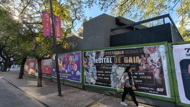 Asoma un nuevo bar en el Parque España. Estiman que en 45 días reabrirá al público en Avenida del Huerto y Corrientes.