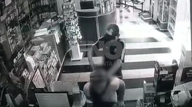 Video: Brutal asalto a una farmacia sobre Bulevar