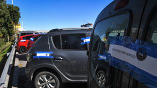 Quienes se fueron de viaje el fin de semana largo no podrán volver y afrontarán una causa judicial