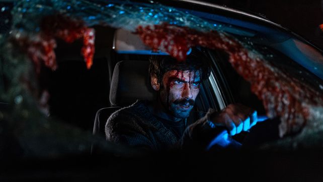 Un hombre poseído por el demonio siembra el terror en un pequeño pueblo bonaerense.