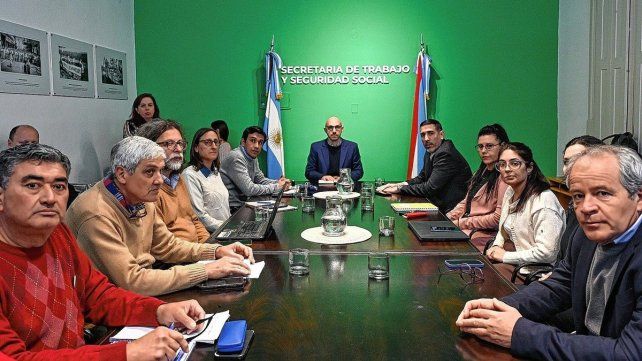 El Gobierno ofreció a los docentes una suba superior al 7% y un esquema salarial hasta fin de año.