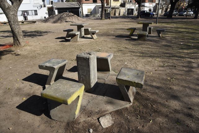 Tierra de nadie. En la plaza se radicó una feria que llegó a tener 400 puestos.