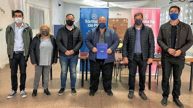 La provincia firmó convenios por 7 millones de pesos para remodelaciones en clubes de Rosario en el marco del Plan Incluir