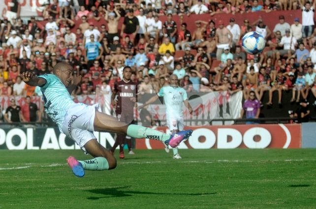 San Lorenzo hizo la primera oferta por el delantero Diego Vera