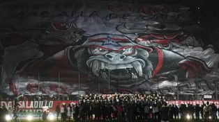 La bandera de Los Monos que apareció en la popular de Newells el día de la despedida de Maxi Rodríguez.&nbsp;