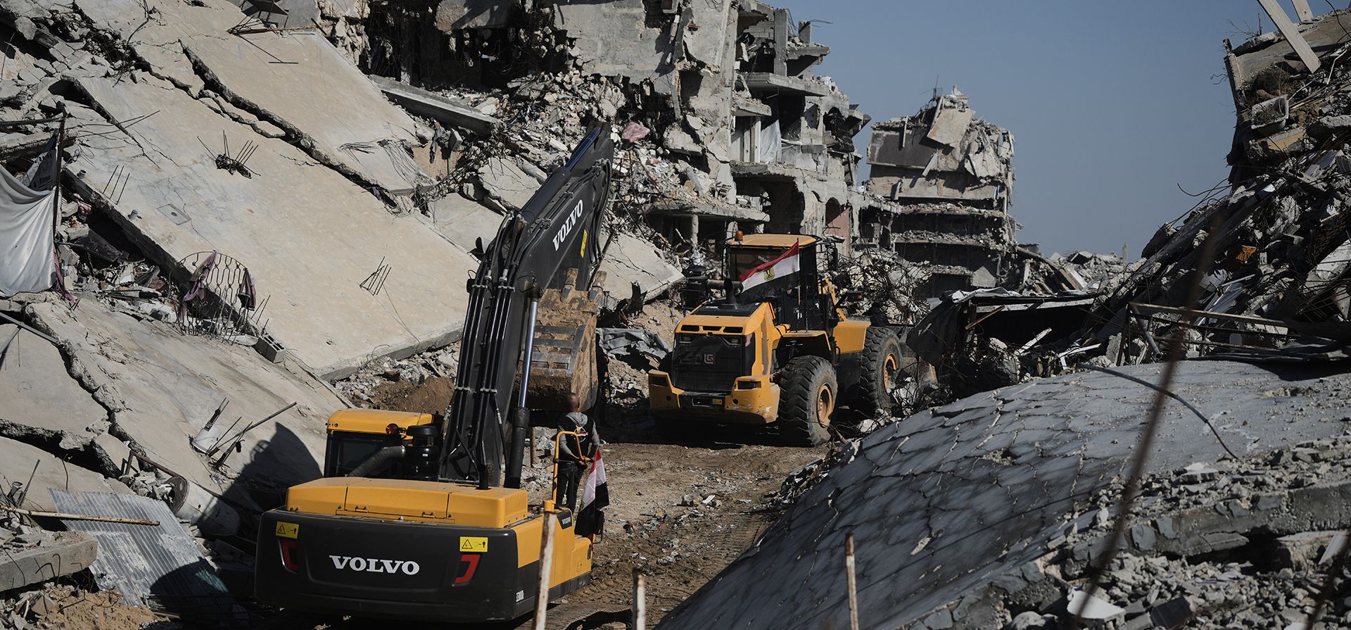 Militantes de Hamás buscan los restos de rehenes en Jabalia, al norte de la Franja de Gaza, el lunes 1 de diciembre de 2025. (Foto AP/Jehad Alshrafi) Militantes de Hamás buscan los restos de rehenes en Jabalia, al norte de la Franja de Gaza, el lunes 1 de diciembre de 2025. (Foto AP/Jehad Alshrafi)