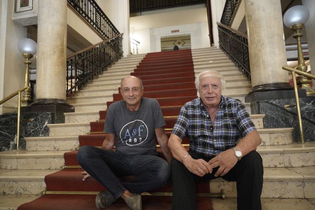 Sergio tenía 20 años cuando empezó a trabajar con su padre. Ambos aseguran que les encanta lo que hacen, trabajando con pasión y compromiso.