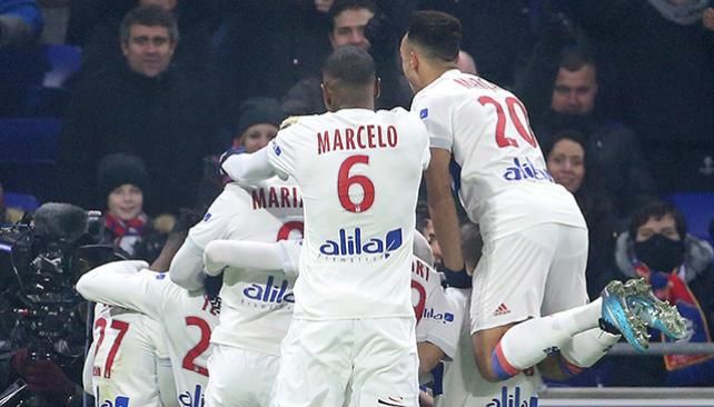 Los jugadores de Lyon tienen un trabajo extra