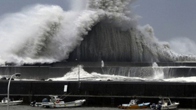 Olas gigantes y vientos de 220 kilómetros por hora en Japón.
