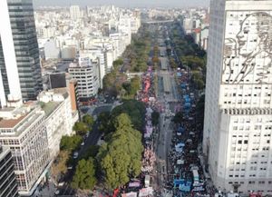 El Gobierno analiza cerrar y demoler el edificio con la imagen gigante de Evita en la 9 de Julio