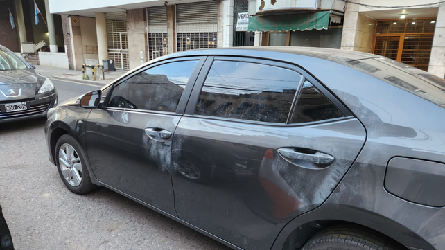 El auto supuestamente usado en el asalto a la joyería de Sarmiento al 800 quedó incautado en la Seccional 2ª.&nbsp;