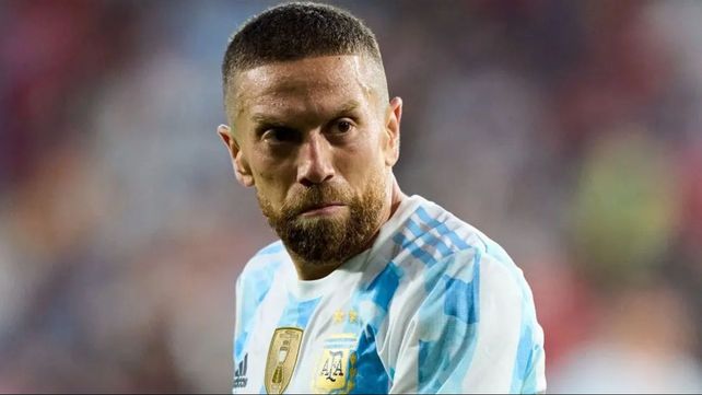 Papu Gómez quedó relegado de la selección nacional y alejado de sus ex compañeros.