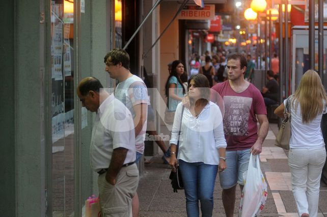 Proponen que los comercios abran el día martes de carnaval