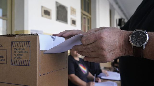 La segunda vuelta de las elecciones se desarrolla con normalidad en las escuelas