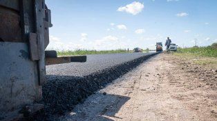 La Ruta A03 se encuentra ubicada entre los departamentos La Paz y Paraná, por la cual se accede a la ciudad de Hernandarias y Piedras Blancas. Piden circular con precaución por las obras.