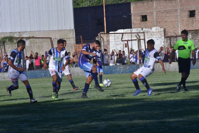 Peñarol y Sportivo Urquiza definen el Clausura