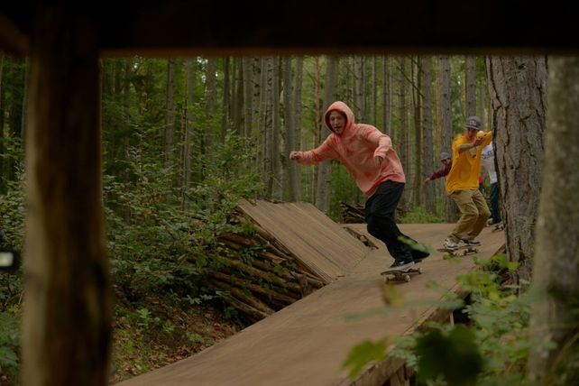 Mauro Iglesias se divirtió andando en skate por un bosque de Viena
