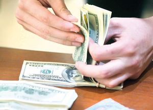 Pronostican que el dólar se seguirá abaratando en 2017