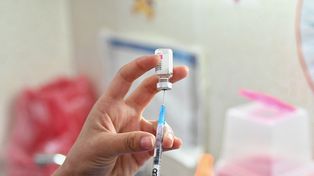 La gestión provincial adquirió 160 mil dosis (80 mil esquemas completos) de vacunas contra el dengue con una inversión de 4.500 millones de pesos. La población: 40 mil adolescentes entre 15 a 19 años.