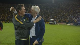 Carloni y Bauza unidos por Central, que salió campeón de la Copa Argentina bajo el mando del Patón.