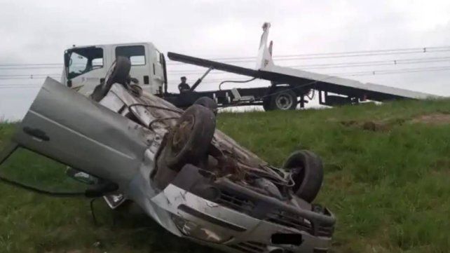 Ruta 14: volcó un auto con cuatro personas que regresaban del Mundial de Canotaje