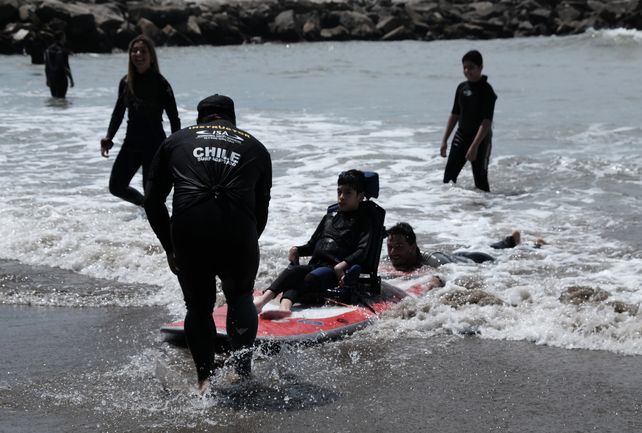 Las 18 fotos del primer Campeonato Sudamericano de surf adaptado