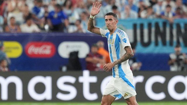 Un ídolo nacional. Ángel Di María se despidió de la selección argentina como bicampeón de América y campeón del mundo.