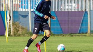 El defensor chileno por el que insiste Juan Azconzábal