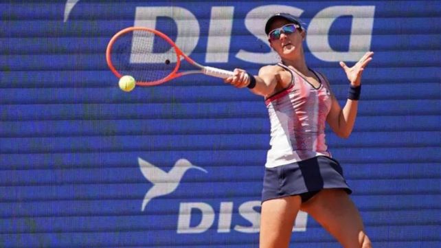 Si Nadia Podoroska vence a la austríaca se medirá en octavos con la ganadora de&nbsp; la griega Despina Papamichail y la italiana Nuria Brancaccio.