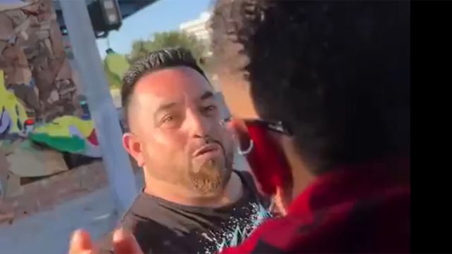 Un vendedor ambulante enloqueció ante la presencia de Neymar en Los Ángeles y el video fue viral.