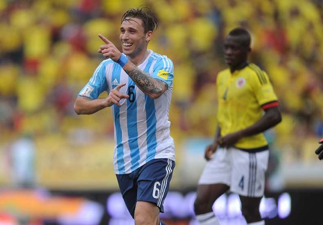 Argentina derrotó a Colombia en Barranquilla y por fin conoció la victoria