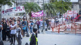 La convocatoria para la jornada del Ni Una Menos este miércoles 3 de junio&nbsp; plantea un paro activo y un ruidazo y carteleada a partir de las 10. La marcha será a las 15 desde plaza 1 de Mayo.
