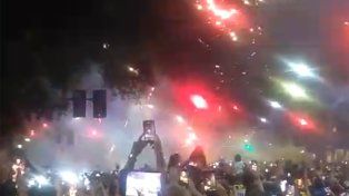 Fuegos artificiales y bombas de estruendo esta medianoche en Rosario.