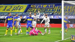 La jugada del gol mal anulado a Patronato en La Boca.