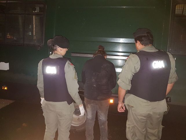 Aprehendieron a una pareja con más de siete kilos de marihuana