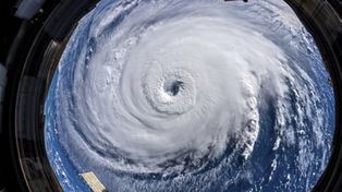 El huracán Florence deja a 68 mil usuarios sin luz antes de llegar