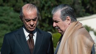 Diciembre 2001. Jean-Pierre Noher como De La Rúa y Manuel Callau como Raúl Alfonsín.