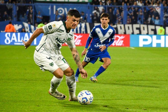 Sarmiento le ganó de visitante a Vélez.