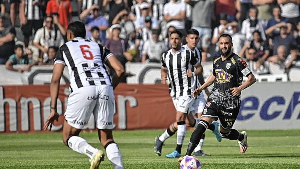 Estudiantes de Buenos Aires se metió en la final buscando el Ascenso