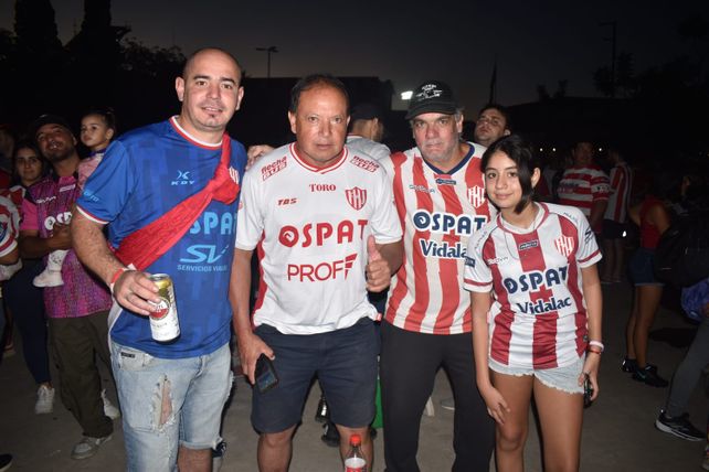 Unión, entre la fiesta y la ilusión: todo el color de los hinchas en un día muy especial