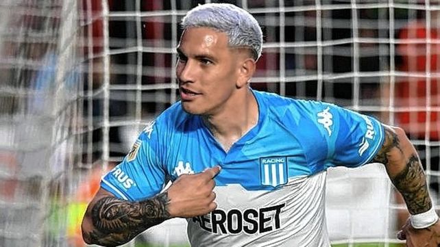 Racing le ganó a Colón por 2 a 0 y sigue dando pelea por el campeonato