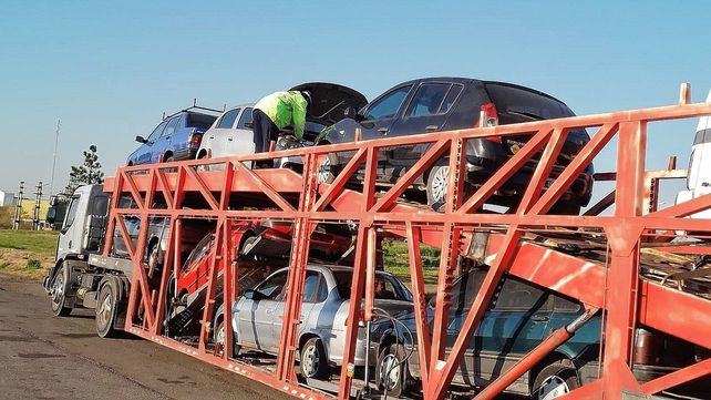 En un camión mosquito, había auto con documentación trucha