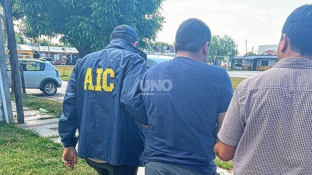 Robo al Pago Fácil: acusan al policía de cargar el dinero en el auto y retirar a quienes habían ingresado al local
