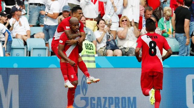 Perú venció a Australia en su despedida