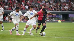 Facundo Guch, una de las mejores apariciones de Newell’s en una temporada para el olvido. Viene de marcar el gol rojinegro.