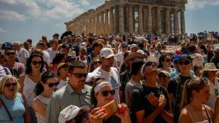 En Europa se transitan temperaturas extremadamente agobiantes, con alertas anaranjados o rojos. Grecia no es la excepción y atraviesa en este momento la ola de calor más larga en su historia. Las autoridades advirtieron a la población y a los turistas extremar las medidas de cuidado.